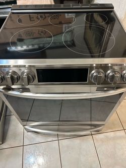 LG: Electric Stove Range 30” inch