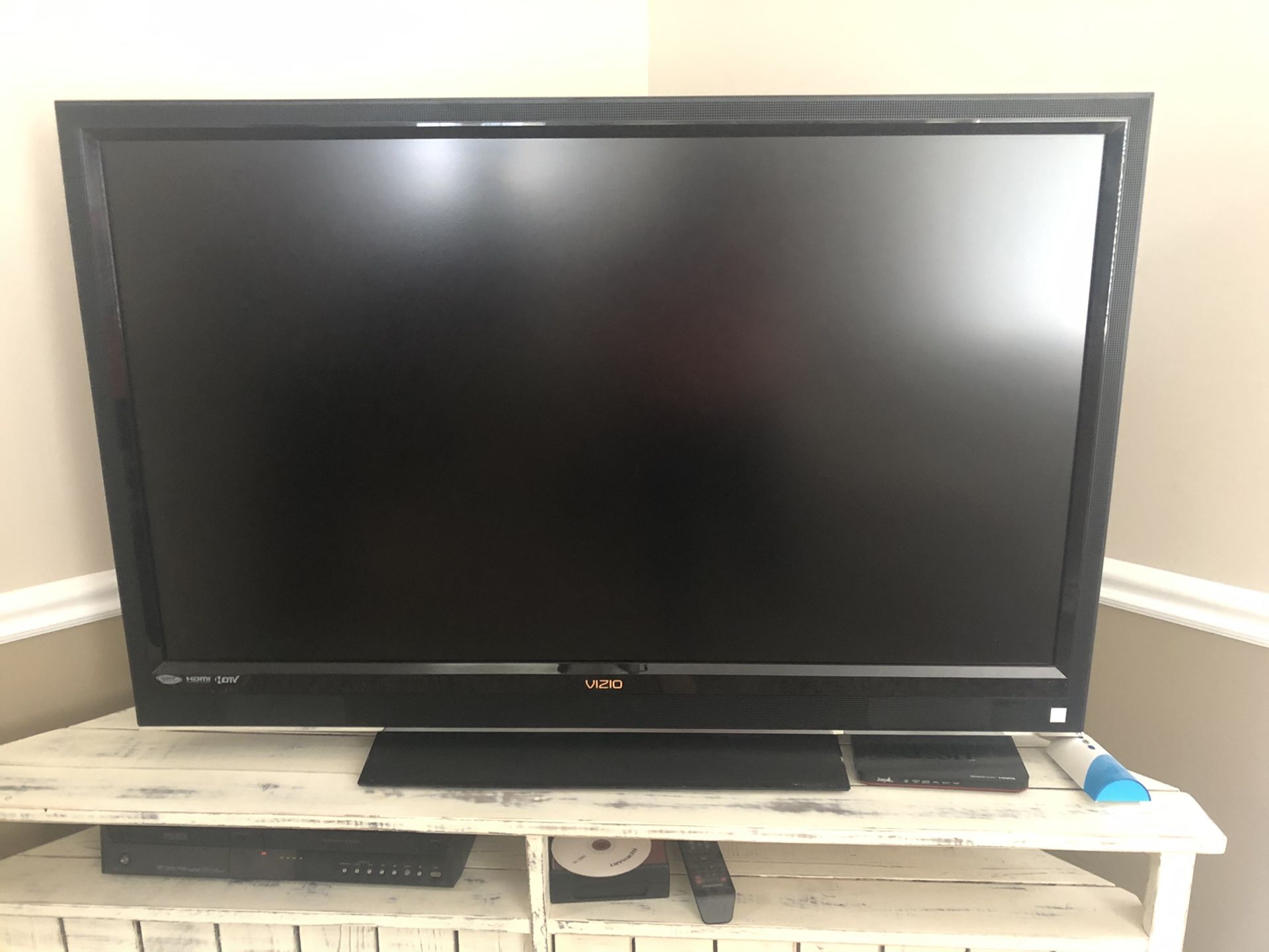 Vizio 47” LCD HDTV in Excellent Condition!