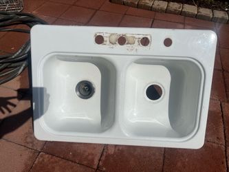 Kitchen sink 33”x22”