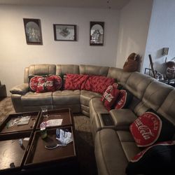 3 Month Old Sectional That Reclines And Has A Built In Charger 