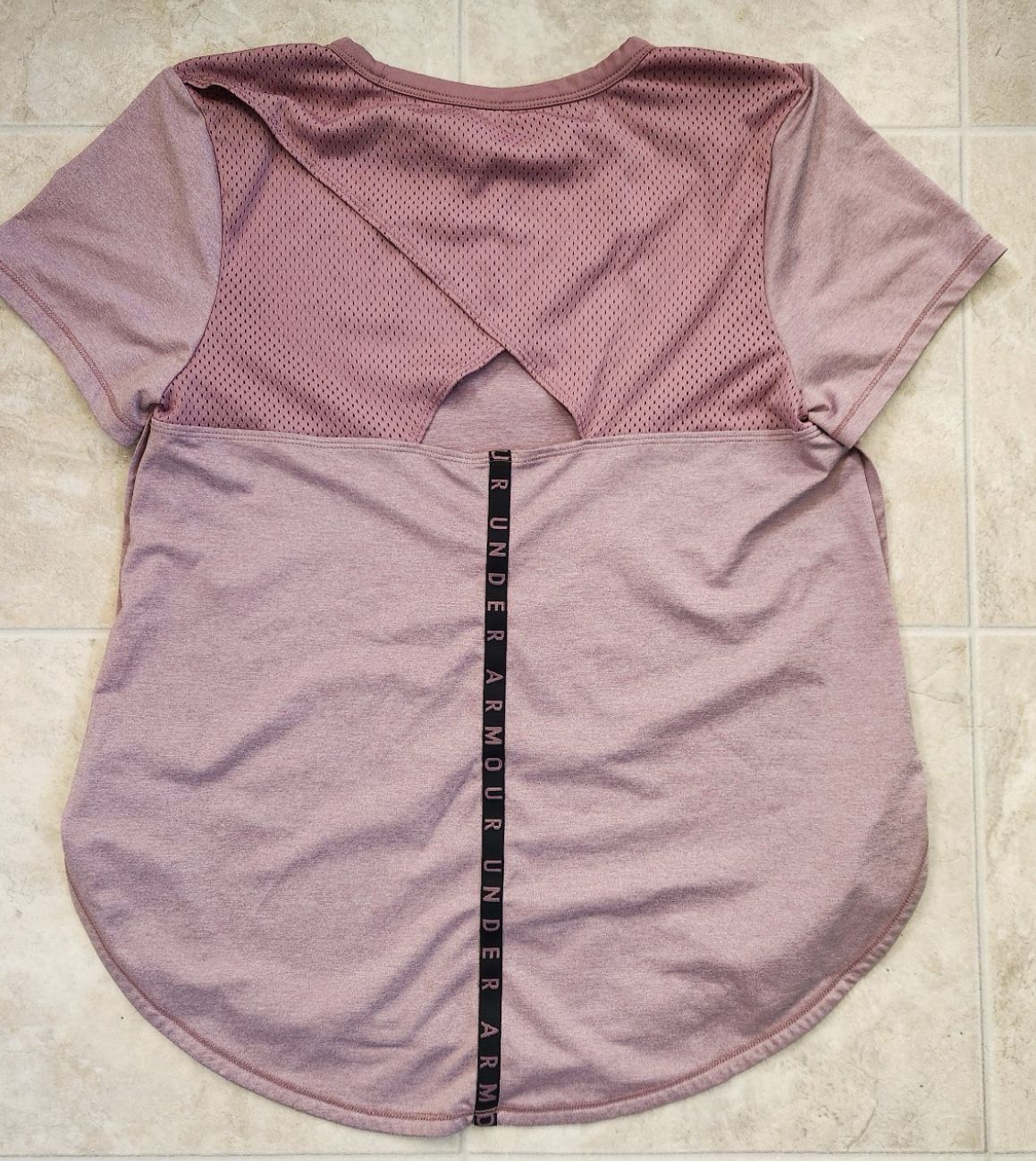 NWOT - Under Armour Women's shirt w/ open back, Size Medium **best offer, not free**