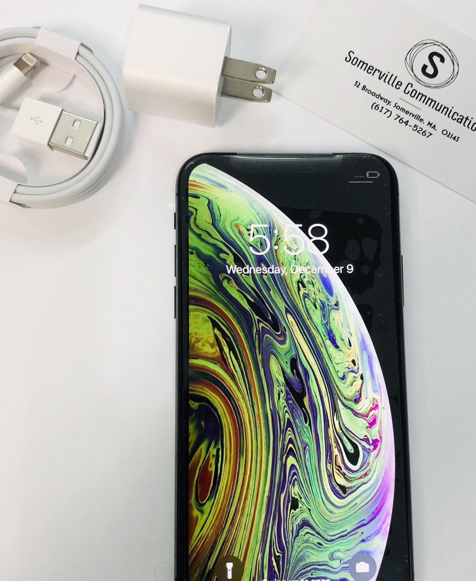 Factory unlocked iPhone x 64 gb, excellent conditions store warranty