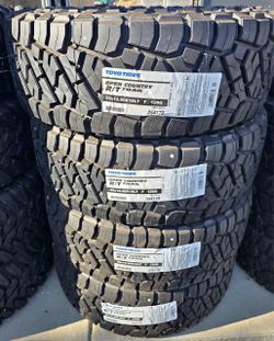 Toyo open country RT LT35/12/50R18