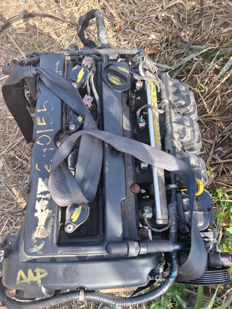 2013 JEEP COMPASS 2.4 ENGINE  FOR PARTS 