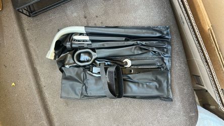 Audi Q5 On-Board Tool Set