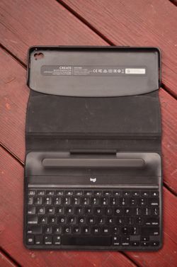 Logitech iPad Pro smart connecter keyboard