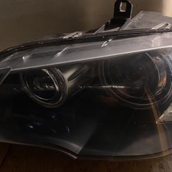 2010 BMW X5 Left head light xenon