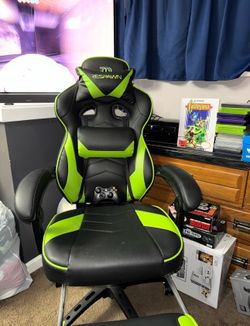 Respawn 110 Pro Ergonomic Gaming Chair