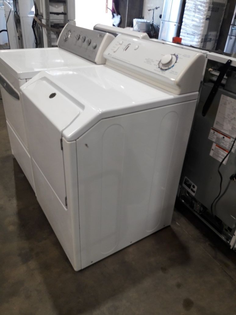 DRYER... MAYTAG GAS DRYER. WORKING CONDITIONS for Sale in Garden Grove