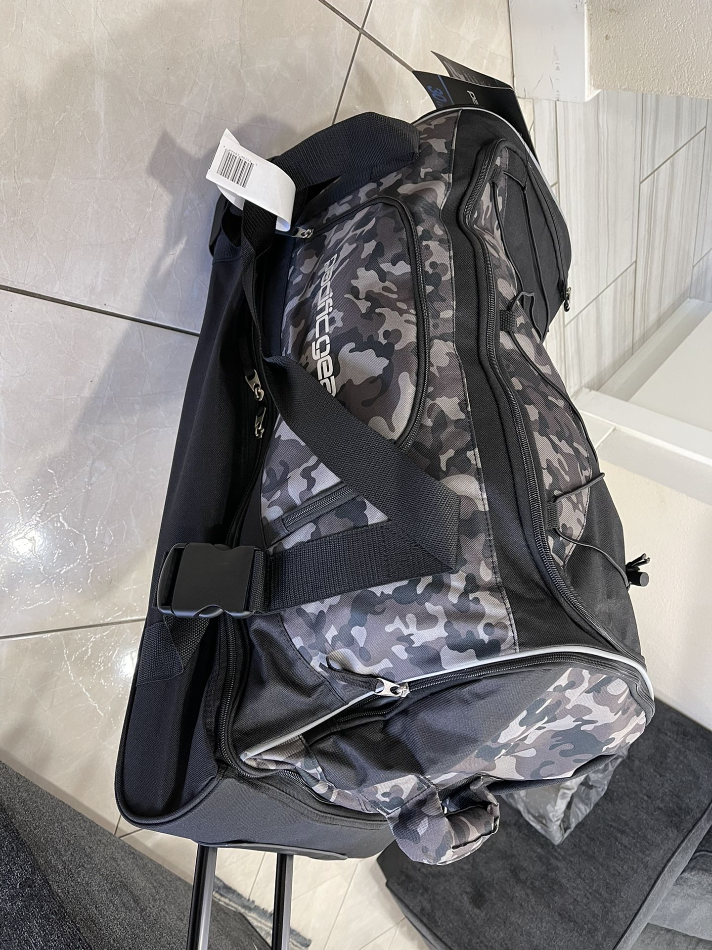 pacificgear 30-inch wheeled drop-bottom duffel bag