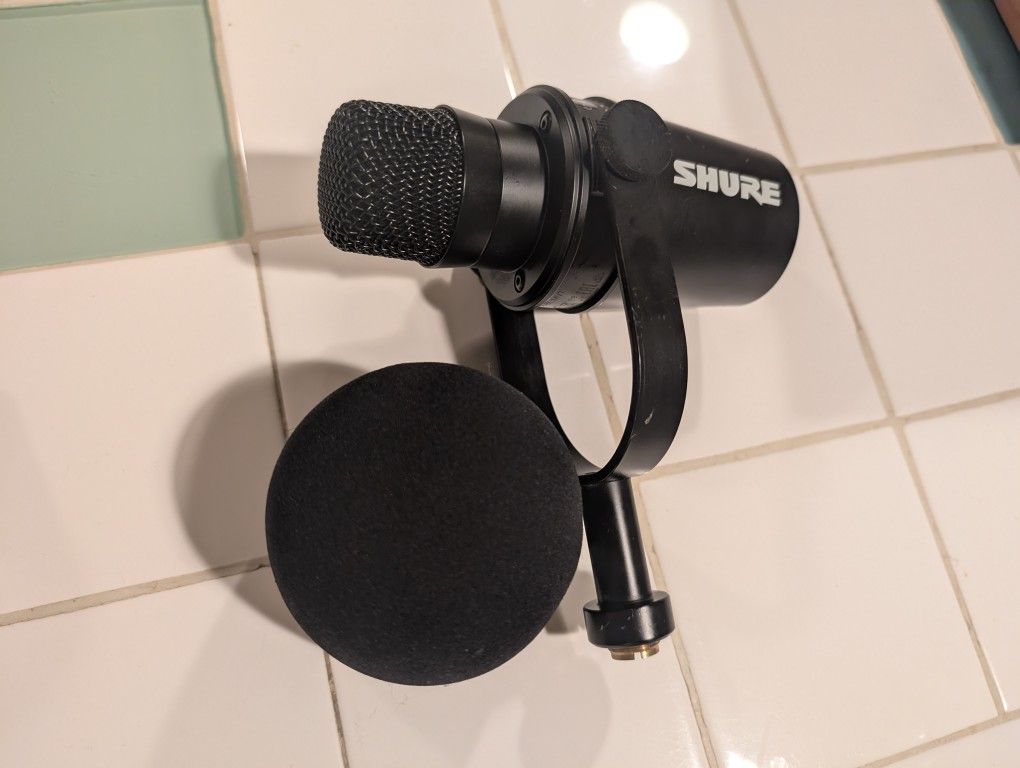 Shure MV7X Dynamic Broadcast Microphone - Black