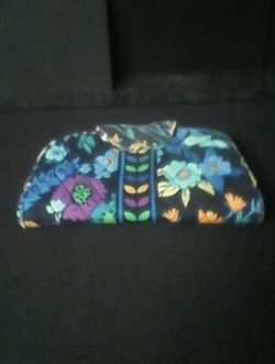 A Nice Size Wallet Vera Bradley . 💜💜💜