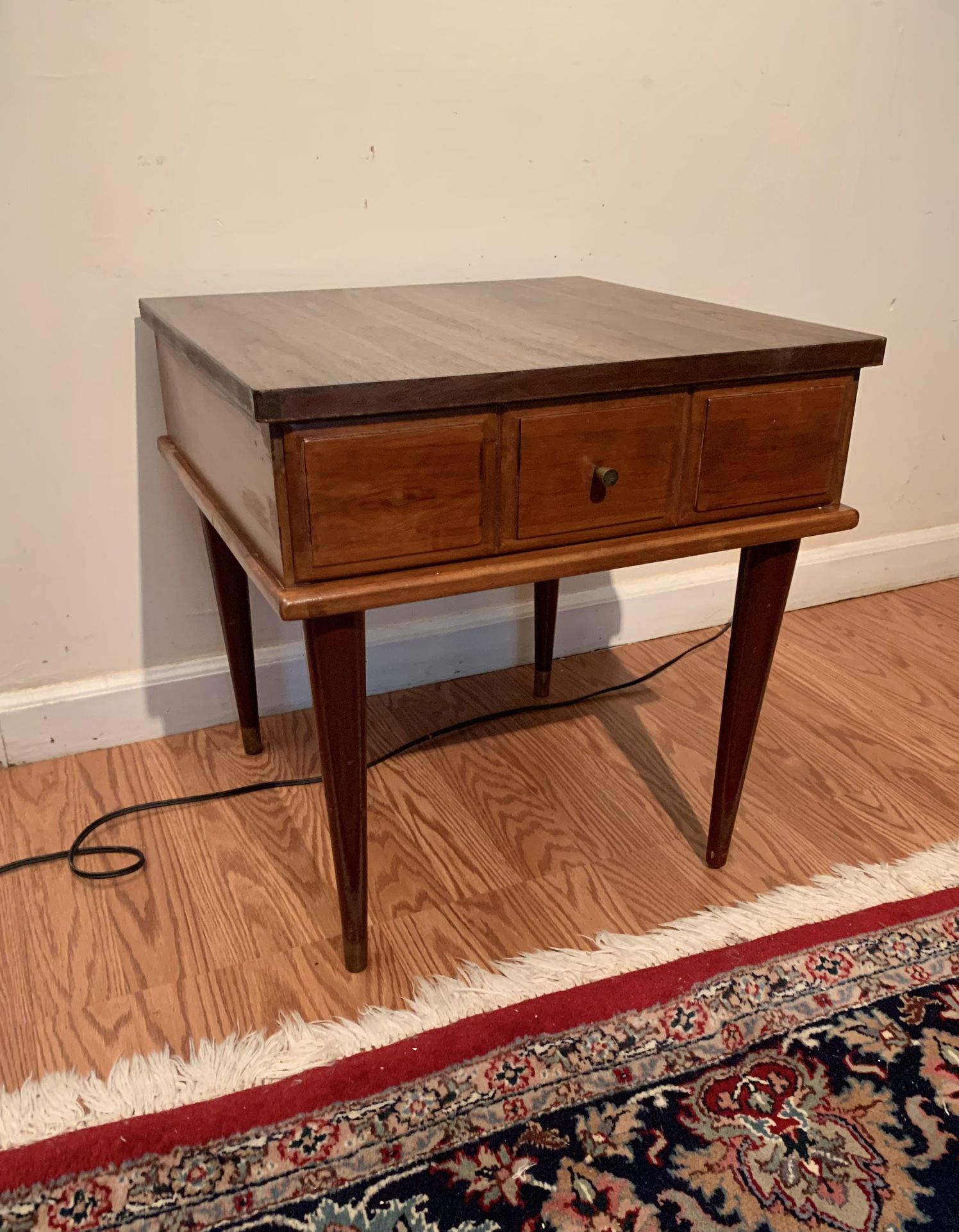 Mid Century Modern Nightstand/ End Table