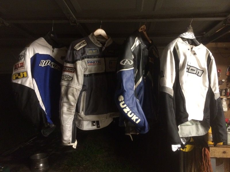 Motorcycle jackets and gloves all in great condition! Joe rocket Suzuki icon alpine star