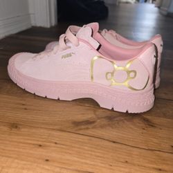 Hello Kitty Womens Pumas 