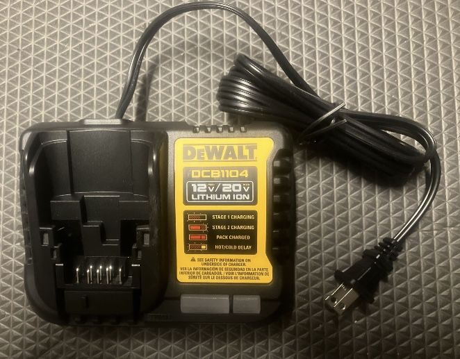 New DCB1104 DeWalt Charger 4amp Two Stage