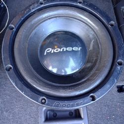 Speaker 12. Pioneer 800 W
