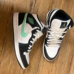 Air Jordan 1  Nikes 