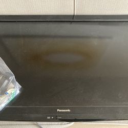 Panasonic 32” LCD TV with remote and wall Mount