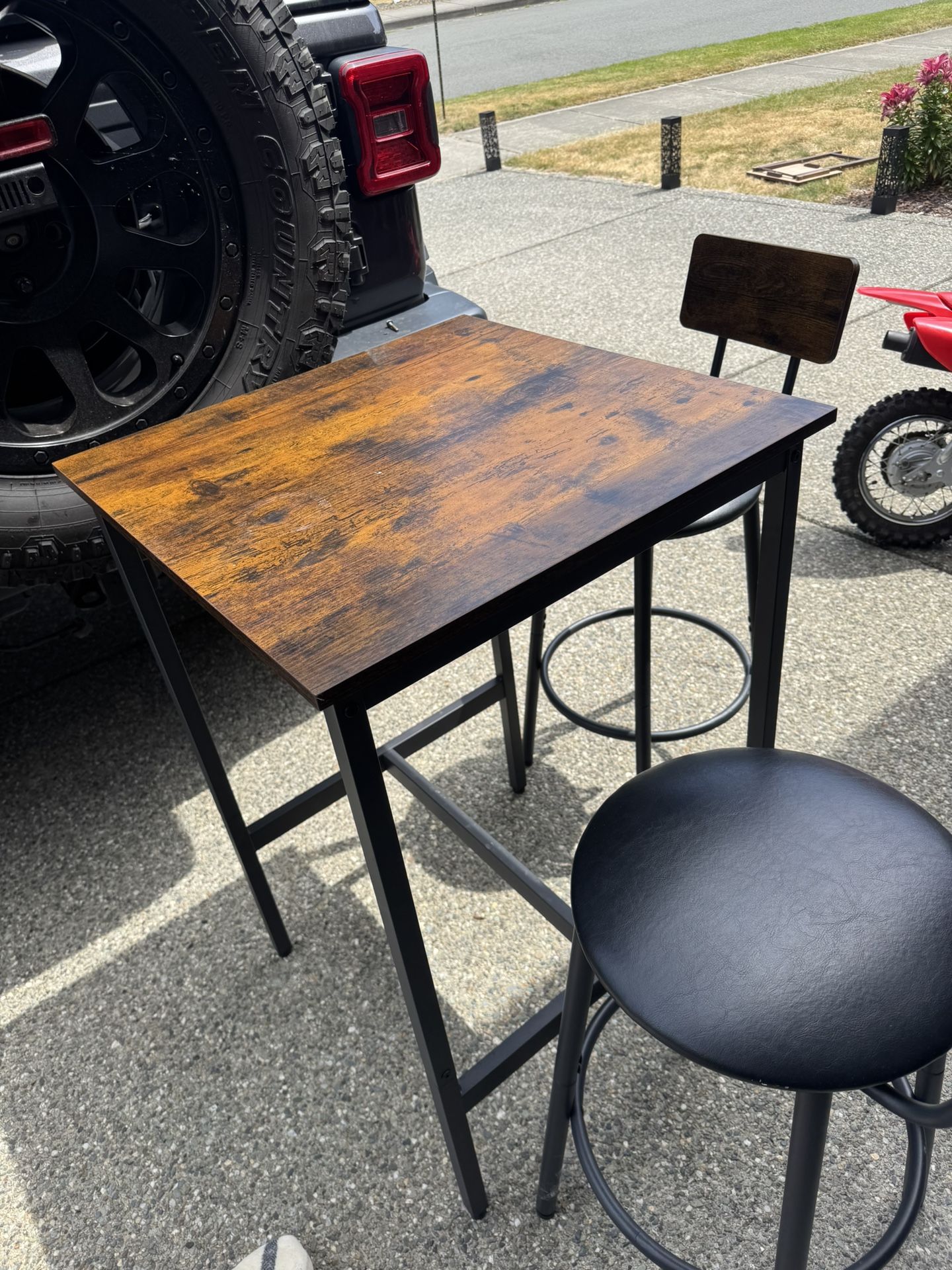 Table & 2 Stools