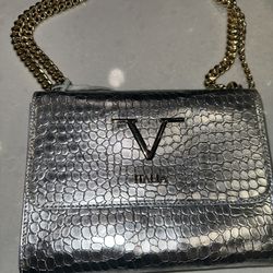V Italia is a registered trademark of Versace 19.69 
