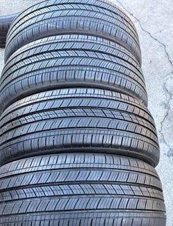 215/55/17 Michelin Selling a set of 4 tires in excellent condition 🫡