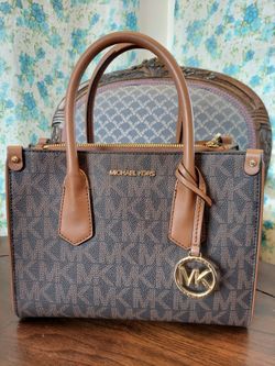Michael Koors purse (like new)