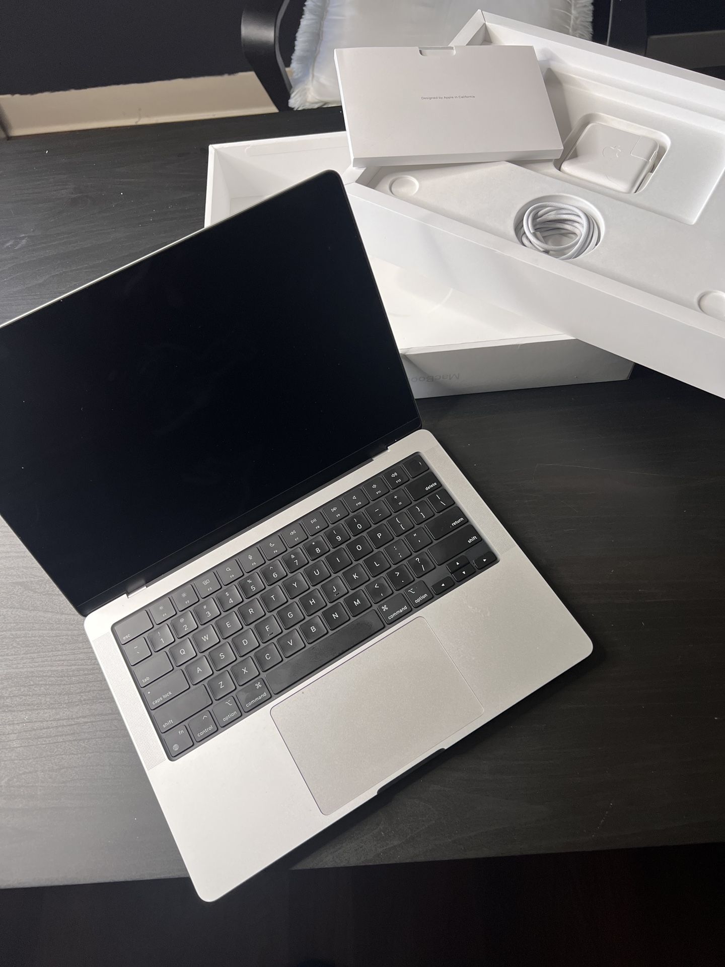 MAC BOOK PRO 14IN 8G M3