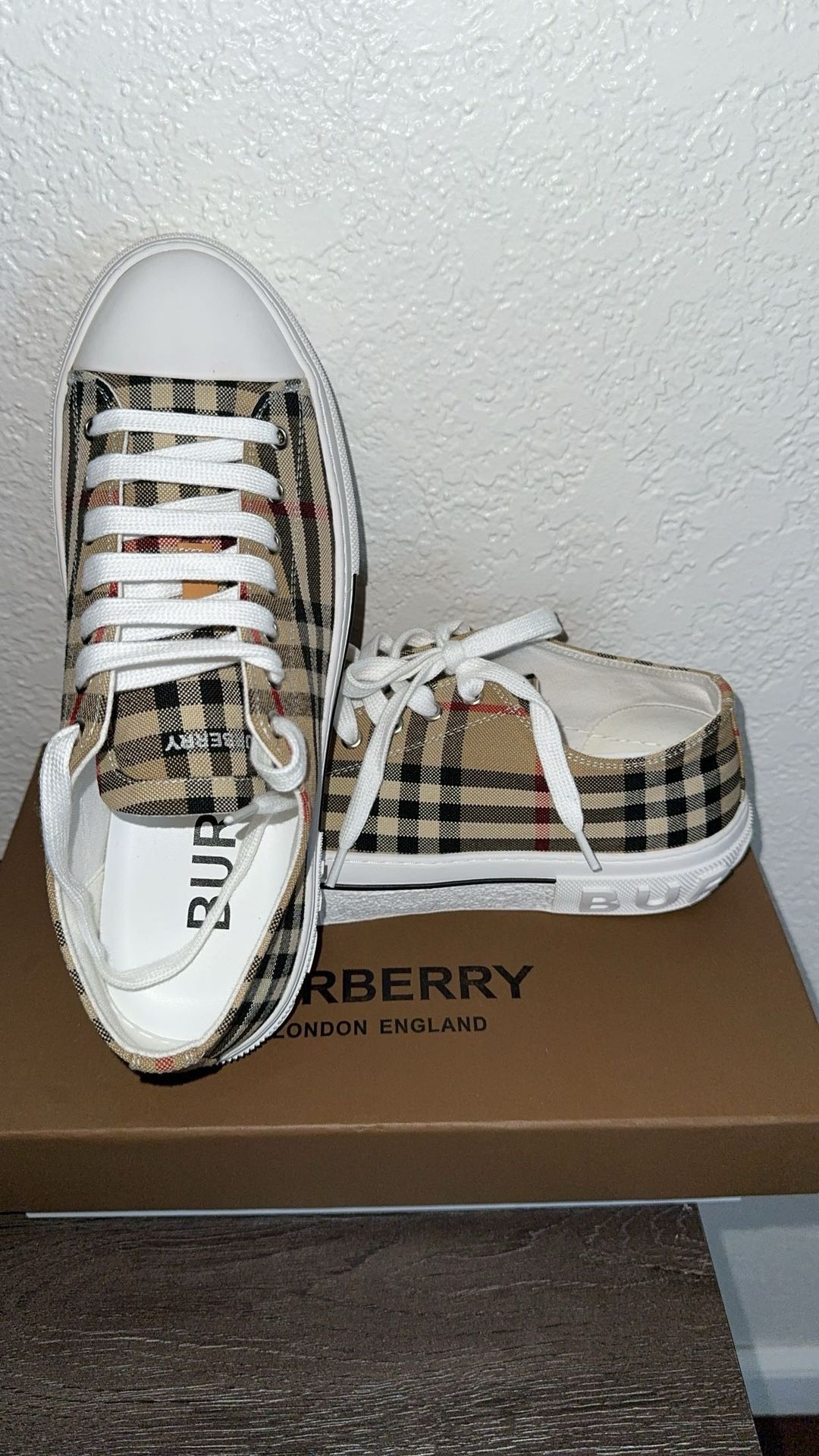 BURBERRY 