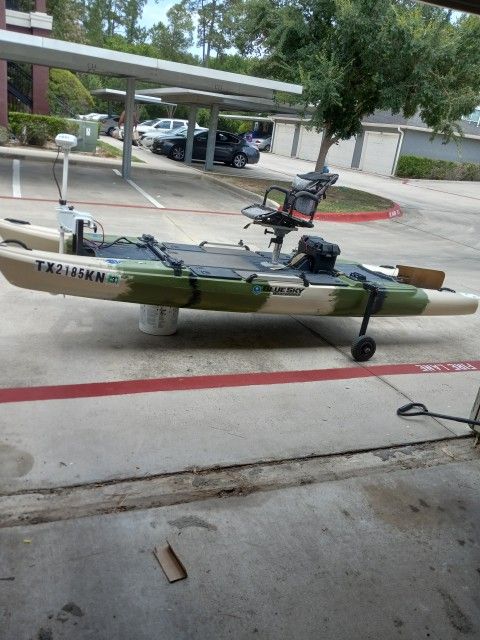 Pontoon Kayak  w/trolling  motor & battery