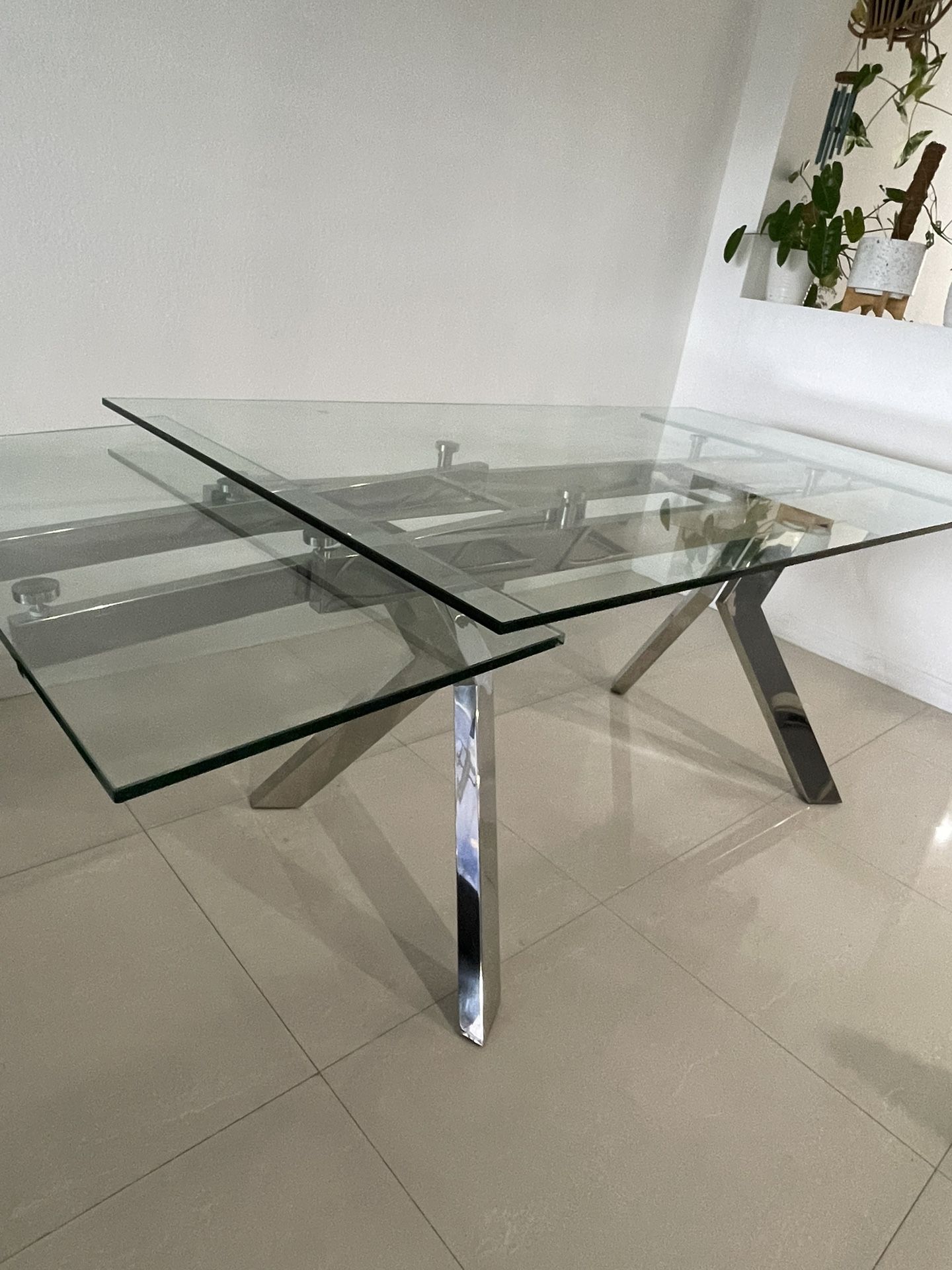 Extendible Dining Table 