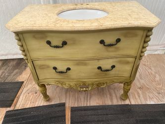 Good looking bathrm vanity.