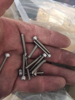 Socket cap stainless screws 6-32 x1 5 boxes of 6000 pieces $50 each