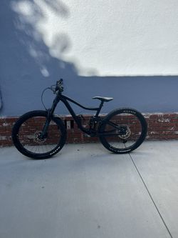 2021 Giant Trance Mountain Bike