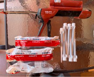 Hilty HDM 500 epoxy gun