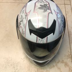 Helmet ⛑️ for Youth  In Excellent Condition Hardly Used. Youth Medium 