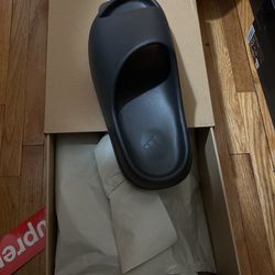 Yeezy Slide Onyx Size 11