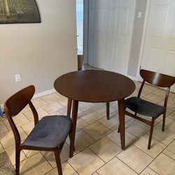Dining table 2 Chairs Wooded bistro Style 