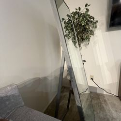 Gray Mirror 