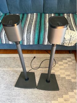 Pair of Sonos Play:1 speakers with stands