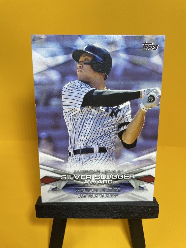 2018 Topps Aaron Judge Silver Slugger Award New York Yankees Card MLBA-42 BL B0002 R03 A94