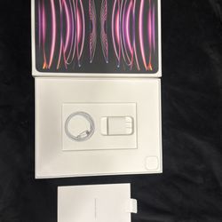 Apple iPad Pro 12.9-inch 6th Gen 2TB Space Grey WiFi that comes with accessories