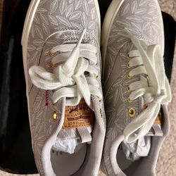 Levi’s Women Shoes 