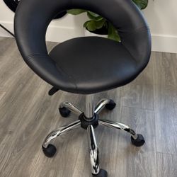 Adjustable Rolling Chair – Modern Black Office / Vanity Chair