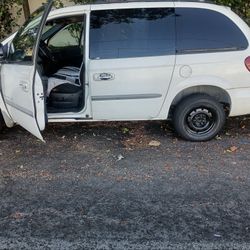 2005 Dodge Mini Van