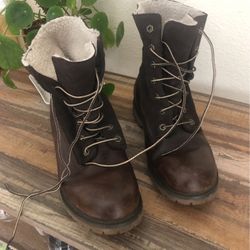 Beautiful Women’s Size 9.5 Timberland Boots