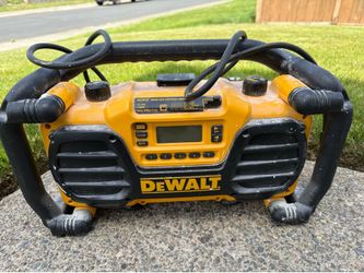 DeWalt DC012 Worksite Radio / Battery Charger