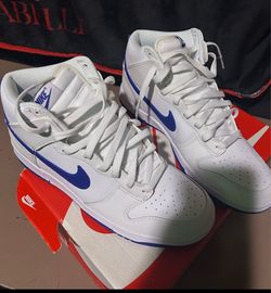 Men’s Nikes 9.5