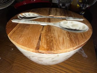 Salad Bowl Set with Lid and Servers