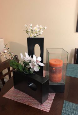 Table accents - 2 dry vase and a decorative candle